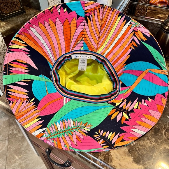 TRINA TURK Abstract Floral Print Shade Hat-Wide Posable Brim-Packable-OS-NWOT - Picture 4 of 5
